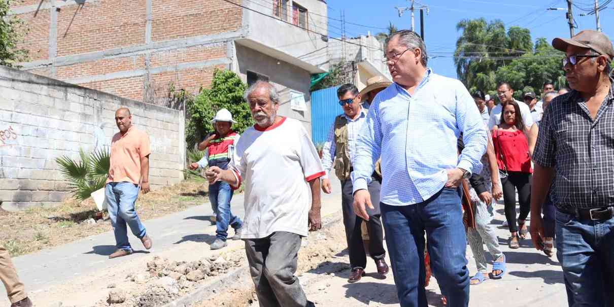 Alcalde Rafael Reyes supervisa rehabilitación de red de agua potable en